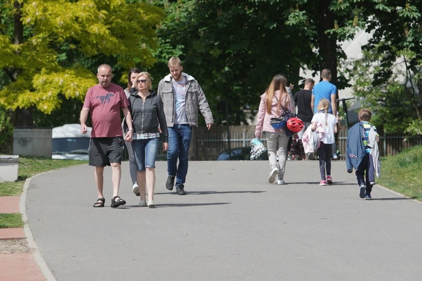 Pogoda w sobotę sprzyja spacerom. Wielu poznaniaków wybrało...