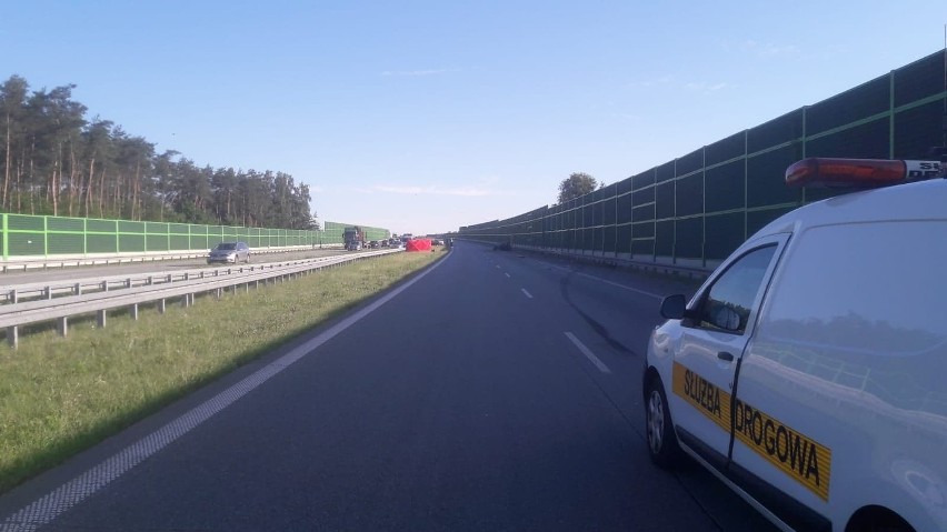 Śmiertelny wypadek na A1. W zderzeniu dwóch samochodów zginął mężczyzna. Sprawcy uciekli!