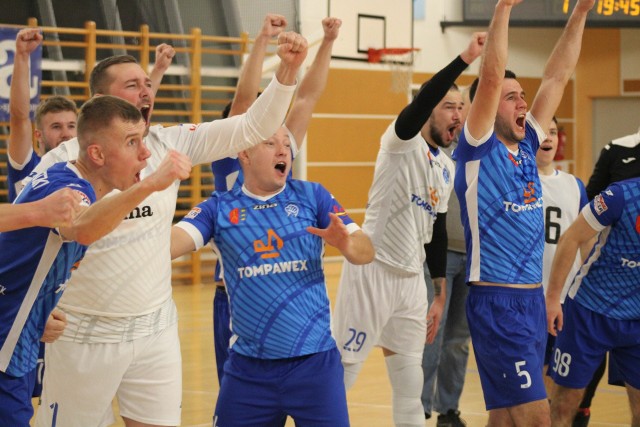 Moravia Tompawex Obice wygrała w 1/32 Pucharu Polski Futsalu z AZS UE Kraków. Była wielka dramaturgia. Zobacz zdjęcia z meczu >>>>>>>>>>