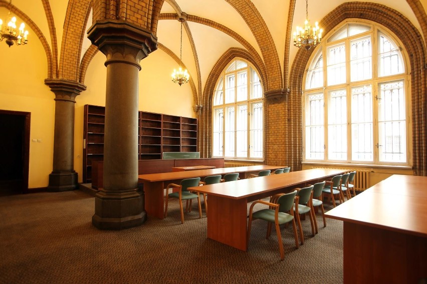 Opuszczony gmach dawnej Biblioteki Uniwersyteckiej przy ul....