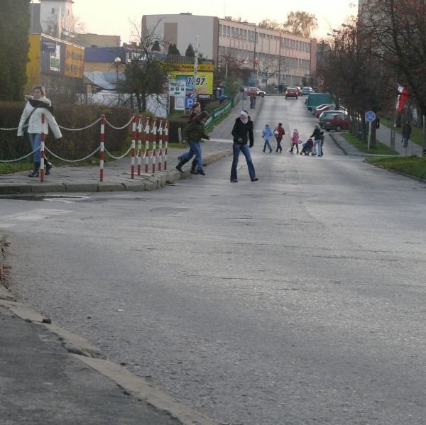 Projekt złożony przez gminę Staszów obejmuje między innymi remont ulicy Jana Pawła II, jednej z najważniejszych arterii komunikacyjnych miasta.