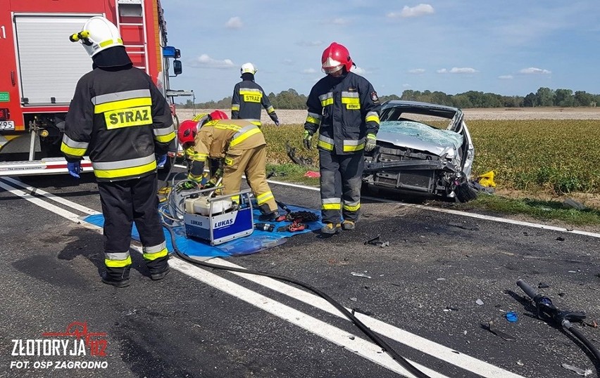 VW wbił się w betoniarkę. Kierowca zginął na miejscu 