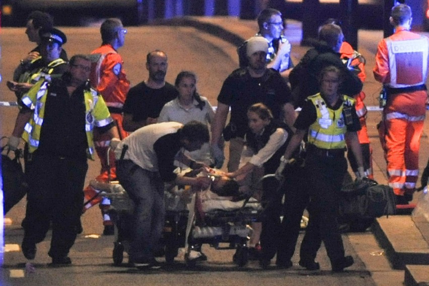 Wielka Brytania: Zamach w Londynie, ataki na London Bridge i Borough Market. Są ofiary [ZDJĘCIA]