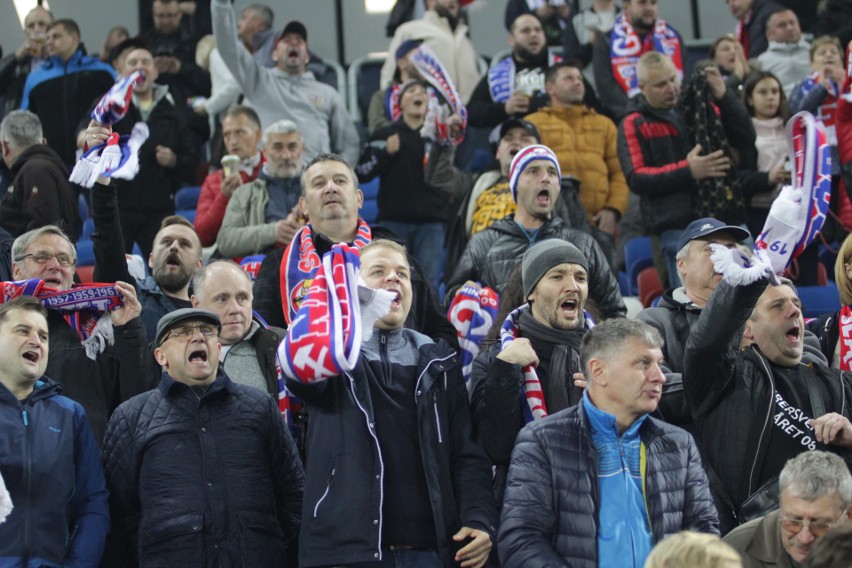 Górnik Zabrze - Śląsk Wrocław. Kibice odśpiewali hymn ZDJĘCIA KIBICÓW