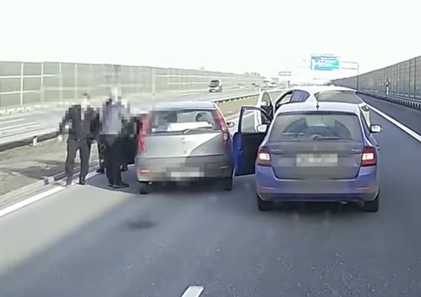 Obywatelskie zatrzymanie pijanego kierowcy na autostradzie...