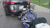Warszawa: Wypadek motocykla na Powiślu na ul. Fabrycznej. Motocyklista w ciężkim stanie [VIDEO]