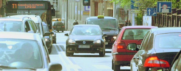 Wielu kierowców (nawet taksówkarze) wciąż jeździ ul. Staszica i 3 Maja "po staremu&#8221;.