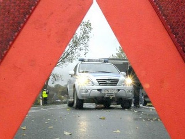 W poniedziałek rano na odcinku drogi między Podkomorzycami a Czarną Dąbrówką doszło do zderzenia dwóch pojazdów.