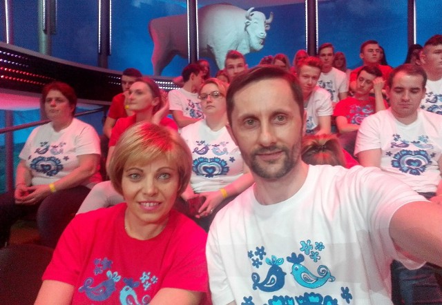 Mariola Kamińska i Ryszard Kowalczyk ze szkoły w Olesznie uczestniczyli w nagraniu 9 odcinka popularnego show telewizyjnego „Kocham Cię Polsko!”.