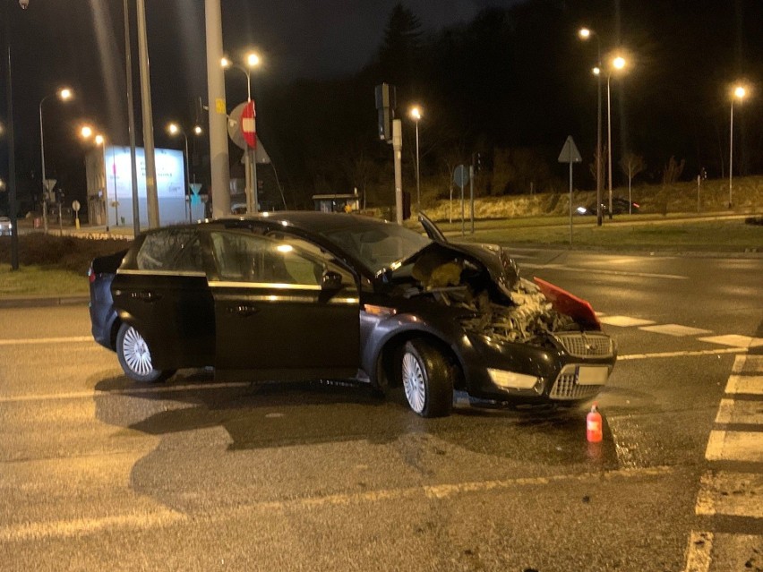 Groźny wypadek niedaleko pętli tramwajowej Siedlce w...