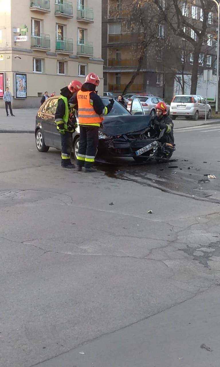 Kraków. Wypadek na Alei Róż. Droga zablokowana 