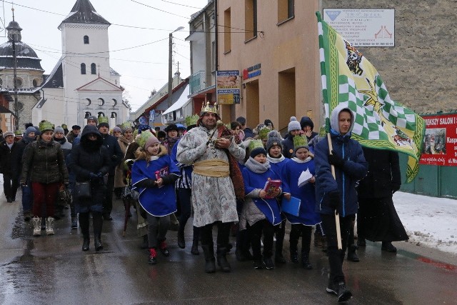 W niedzielę 6 stycznia przez Staszów tradycyjnie przeszedł orszak Trzech Króli. Zakończyło go wspólne kolędowanie na staszowskim rynku. >>>WIĘCEJ NA KOLEJNYCH SLAJDACH
