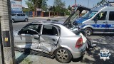 Wypadek w Radomiu. Policjant wydostał dziecko z zakleszczonego samochodu