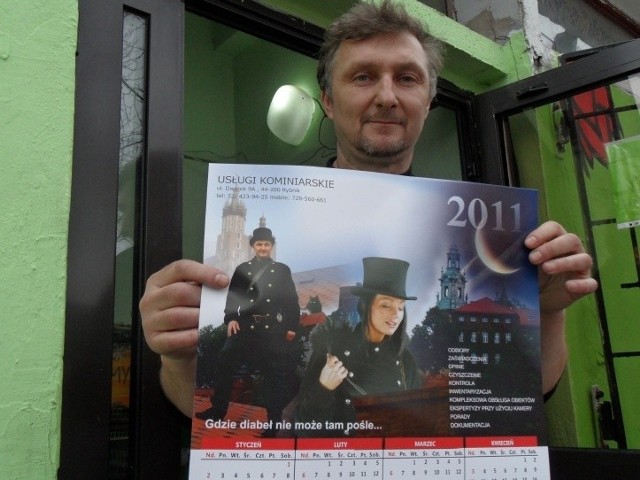 Tadeusz Kominek kalendarze rozdaje za darmo