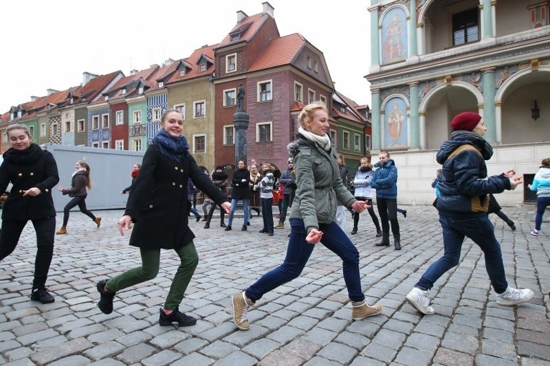 Taneczny protest szkoły baletowej na Starym Rynku.