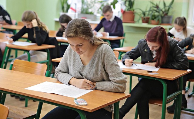 Maturzyści boją się, że z powodu strajku nauczycieli nie zostaną dopuszczeni do matury.