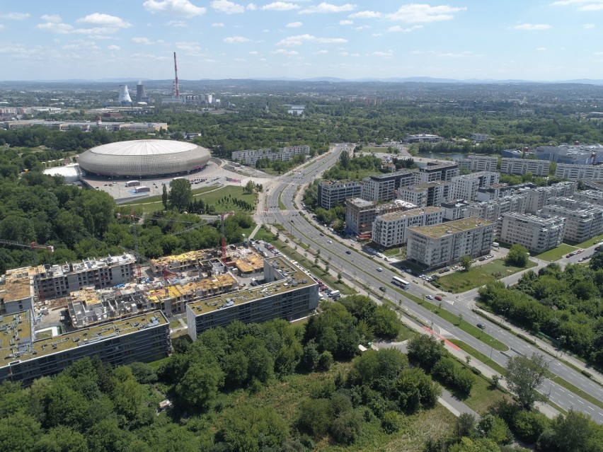 Kraków. Postępuje zabudowa przy ulicy Lema. Zieleń zastępują rozrastające się osiedla [ZDJĘCIA]