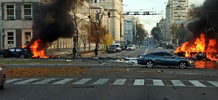 Rosyjski atak rakietowy na Kijów. Pociski spadły na centrum...