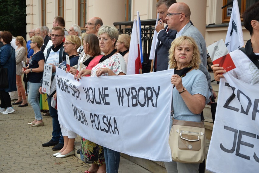 Kolejna pikieta przed Sądem Okręgowym w Lublinie w sprawie ustaw sądowych (ZDJĘCIA)