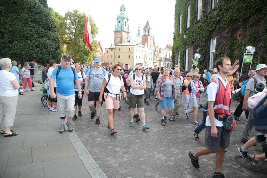 Kraków. Pielgrzymi tłumnie ruszyli na Janą Górę [ZDJĘCIA]