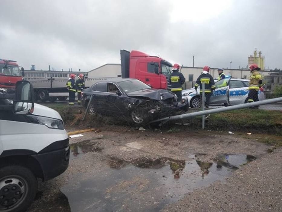 Międzychód Wypadek na ul. Ratajczaka. BMW uderzyło w słup