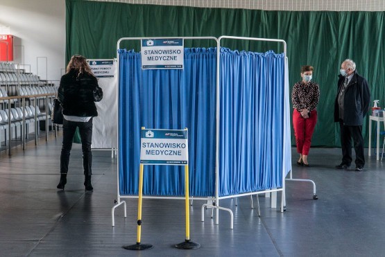 Punkt Szczepień Powszechnych w hali sportowej Zespołu Szkół w Kalwarii Zebrzydowskiej. Jeden z trzech tego typu w pow. wadowickim