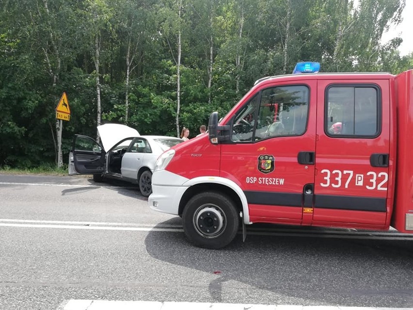 Wypadek na trasie Poznań - Stęszew. Jedna osoba trafiła do szpitala