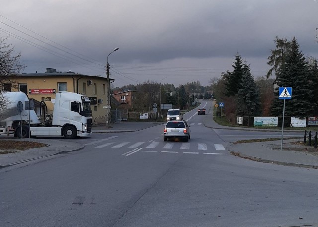 Powiatowy Zarząd Dróg Publicznych podpisał umowę z firmą Budromost Starachowice, która wybuduje w centrum Kowali rondo. Ma ono zmniejszyć ilość kolizji w tym miejscu.