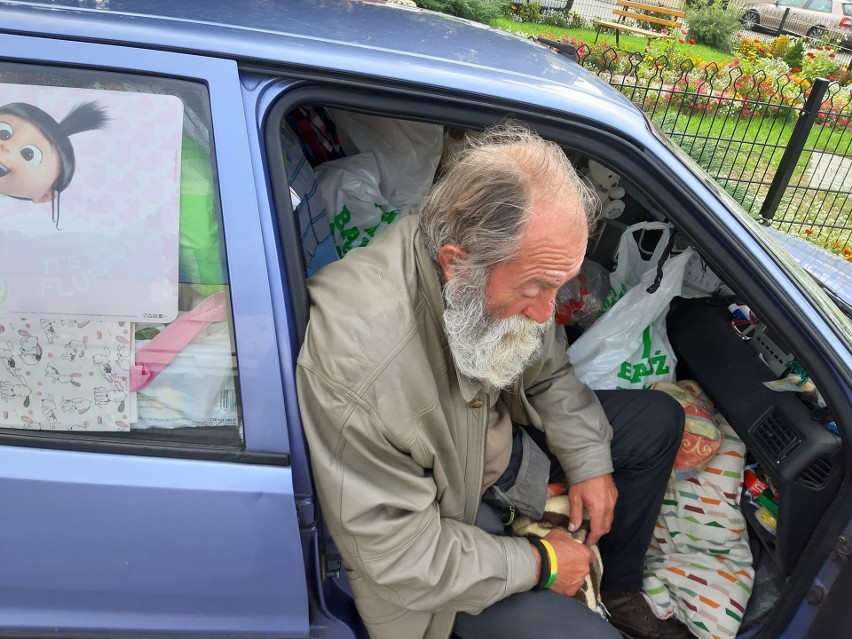 Pan Tadeusz rozstał się z żoną i kompletnie pogubił. Dziś mieszka w samochodzie na parkingu w Kędzierzynie-Koźlu