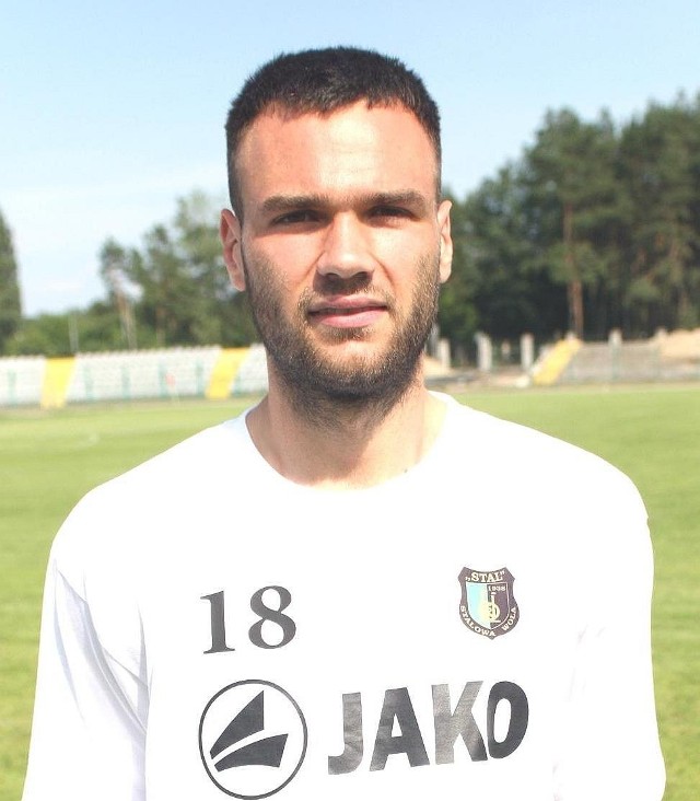 Tomasz Lewandowski, były piłkarz "Stalówki", ze swoim obecnym zespołem, Olimpią Elbląg, miał wypadek w drodze powrotnej z meczu w Radomiu.