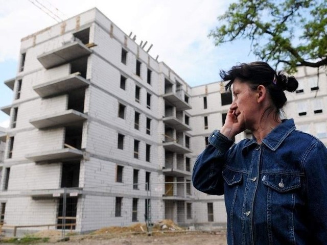 Mieszkania w Zielonej GórzeWanda Kawarska mówi, że niewiele osób stać w tej chwili na nowe mieszkanie.