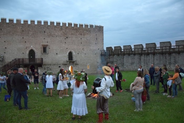 2. Noc Świętojańska w Szydłowie za nami. Można było poznać czary i wróżby (ZDJĘCIA)