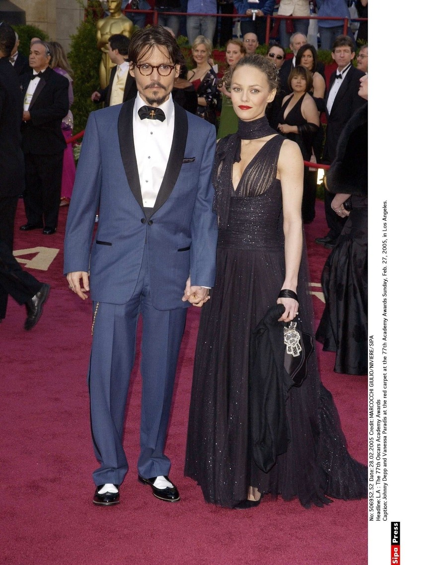Johnny Depp i Vanessa Paradis na 77. gali rozdania Oscarów w...