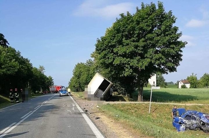 Żarnowo Pierwsze. Wypadek na DK 61. Ciężarówka zderzyła się z osobówką