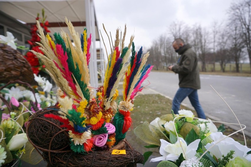 Poświęcona w kościele palma wielkanocna nabierała...