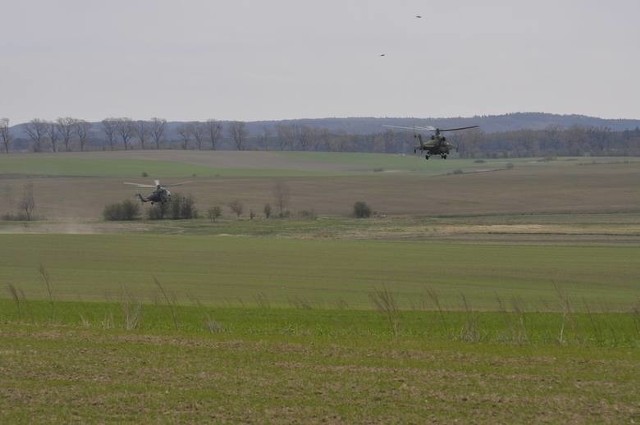 Wojskowe śmigłowce koło Słupska