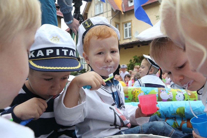 Rekord Guinnessa w myciu zębów...