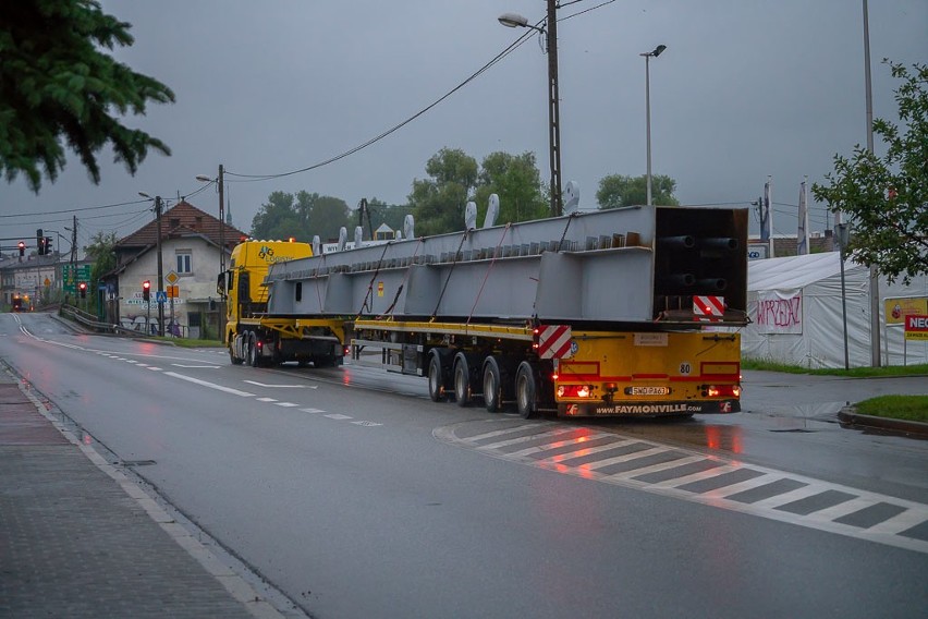 Nowy Sącz. Pierwsze elementy Mostu Heleńskiego już dotarły