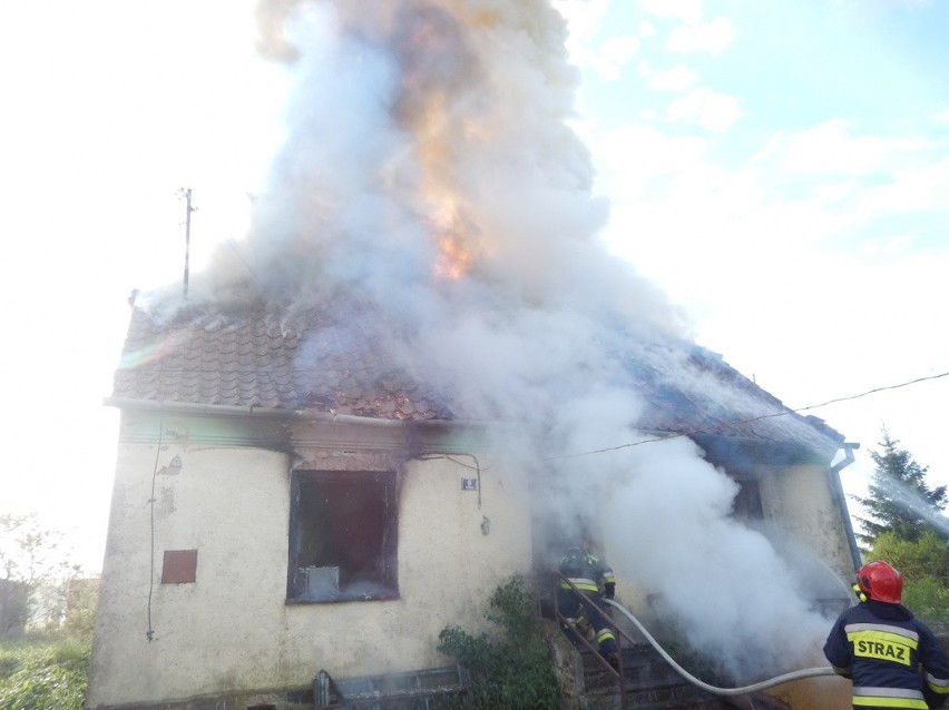 Główka. Dom spłonął całkowicie. Stropy zerwane, komin uszkodzony