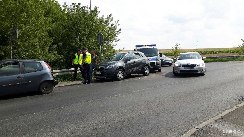 Opole. 33-letni kierowca fiata został ranny w wypadku, do...