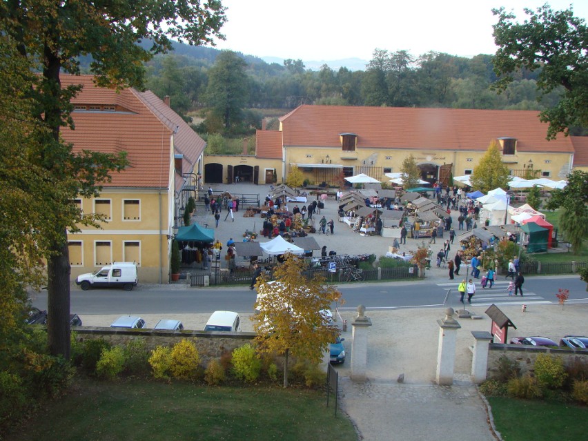 Pałac Łomnica serdecznie zaprasza na Dożynki we dworze i "Mały Oktoberfest"