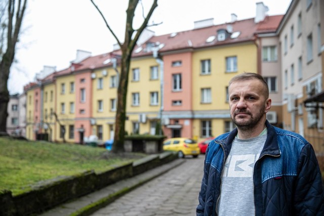 Artur Szewko wciąż ma nadzieję, że ktokolwiek z władz miasta wyciągnie do jego rodziny pomocną dłoń