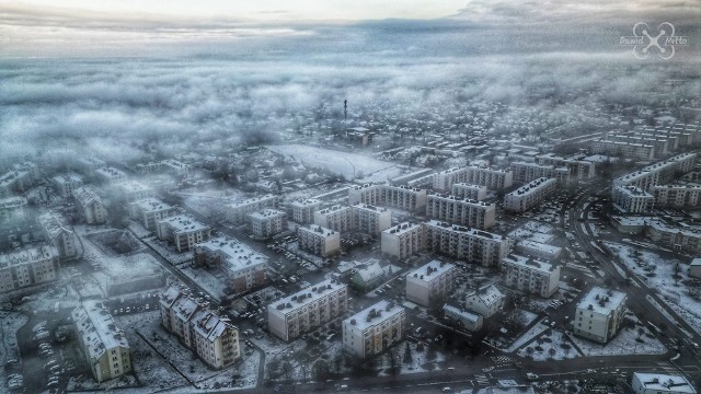 Zima w Kościerzynie na zdjęciach Dawida Miłto robi wrażenie. Mglisty poranek wygląda jak z filmu.