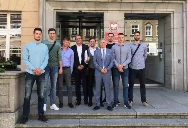 W kadrze na włoski turniej znaleźli się studenci WSZiA: Piotr Łukasik, Kamil Semeniuk, Bartłomiej Lipiński, Patryk Niemiec, Łukasz Kozub, Damian Domagała, Jędrzej Gruszczyński, Bartłomiej Lemański i Mateusz Masłowski.