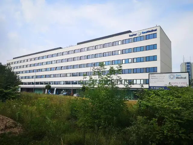 Prywatny szpital Geo Medical został oddany do użytku w 2017 r. Przestał działać w lecie 2019 r., bo nie dostał kontraktu z NFZ. Od tego czasu stoi pusty.Zobacz kolejne zdjęcia. Przesuwaj zdjęcia w prawo - naciśnij strzałkę lub przycisk NASTĘPNE 