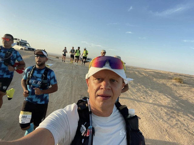 Tomasz Krzan z Przeworska przebiegł 50-kilometrowy ultramaraton w Tunezji.