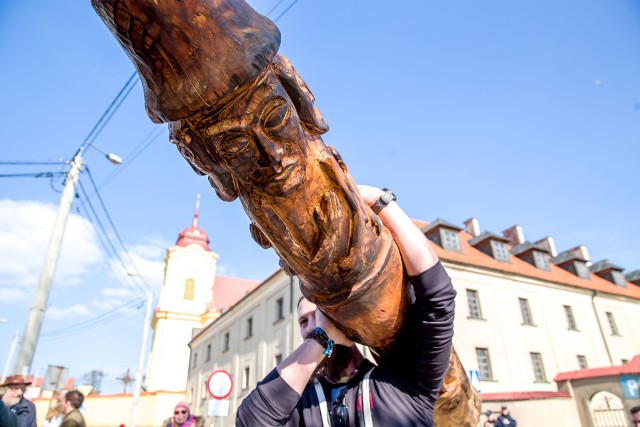 Posąg Światowida poświęcony w Choroszczy. Razem z kapliczką Mokoszy stanie we wsi Gajowniki