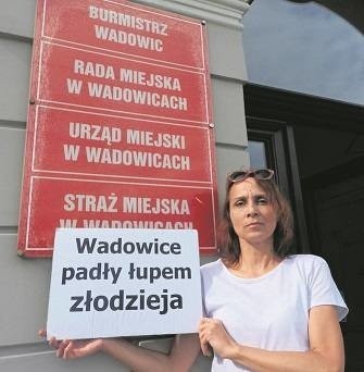 Elżbieta Łaski słynie z kontrowersyjnie demonstrowanej...