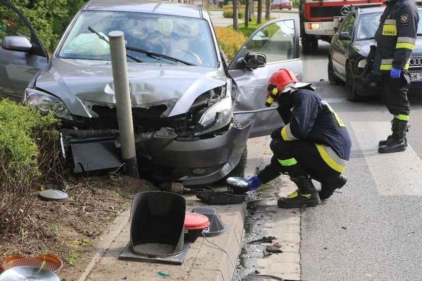 wypadek na ulicy Wyścigowej we Wrocławiu, straż pożarna.