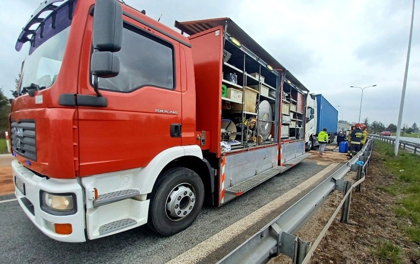 Wypadek na węźle Wrocław-Północ. Tworzą się olbrzymie korki na łączniku S8 i S5 [ZDJĘCIA]